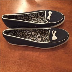 Blue Sperry size 6. Barely worn